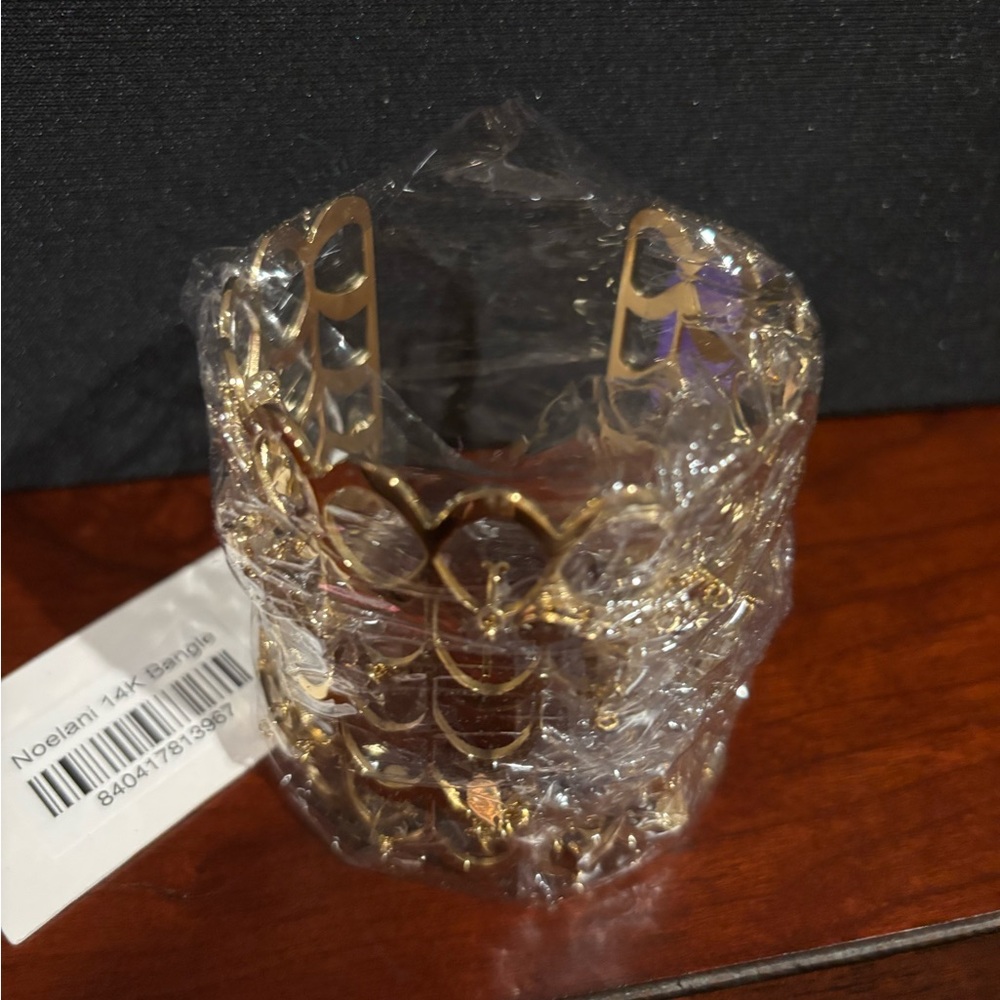 Noelani 14K Gold Bangle Sassy Jones